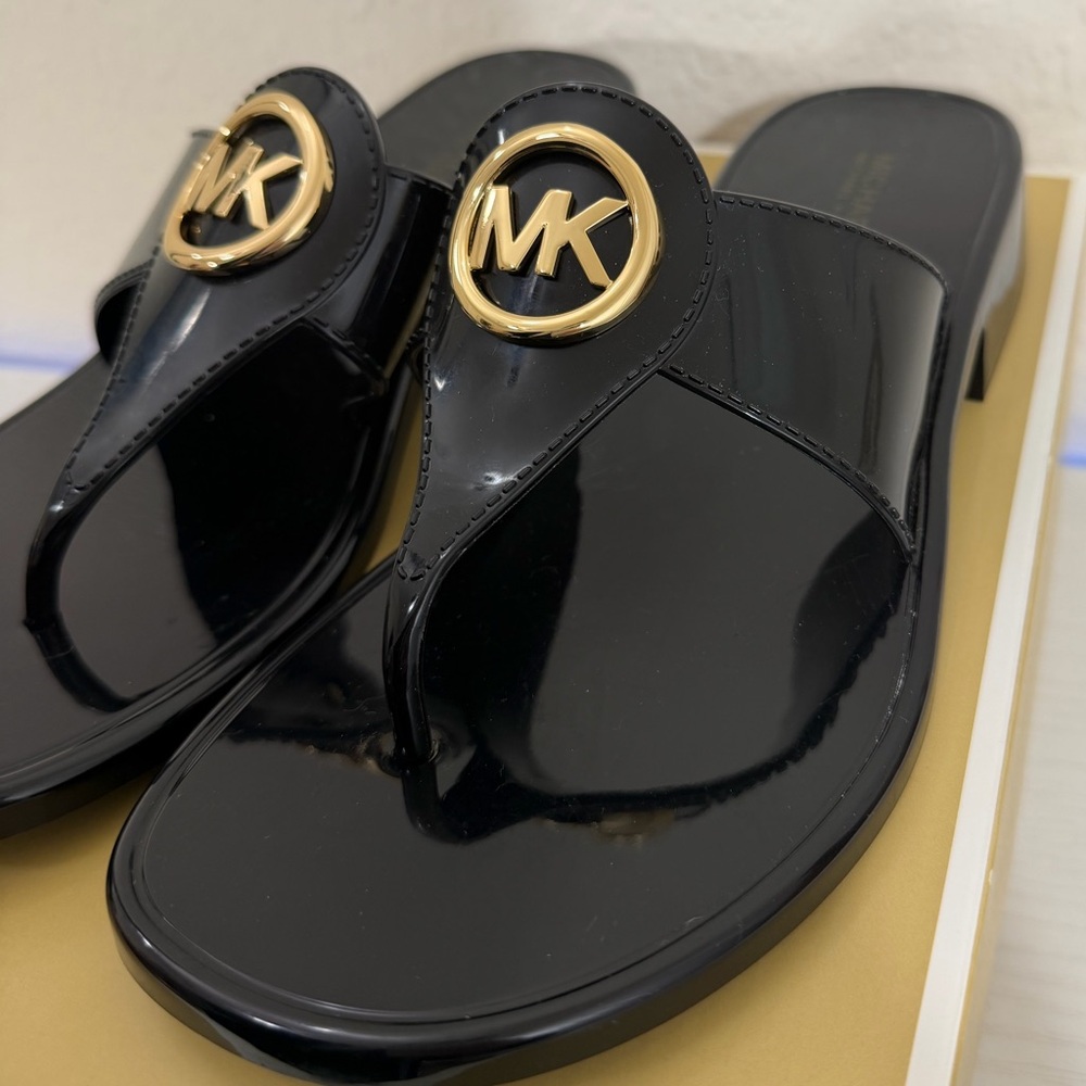 Michael Michael Kors Hannah Jelly T-Strap Sandals. Black Gold Logo NWT - Picture 2 of 8